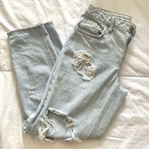 FOREVER 21 | LIGHT WASH BOYFRIEND JEANS WITH HOLES